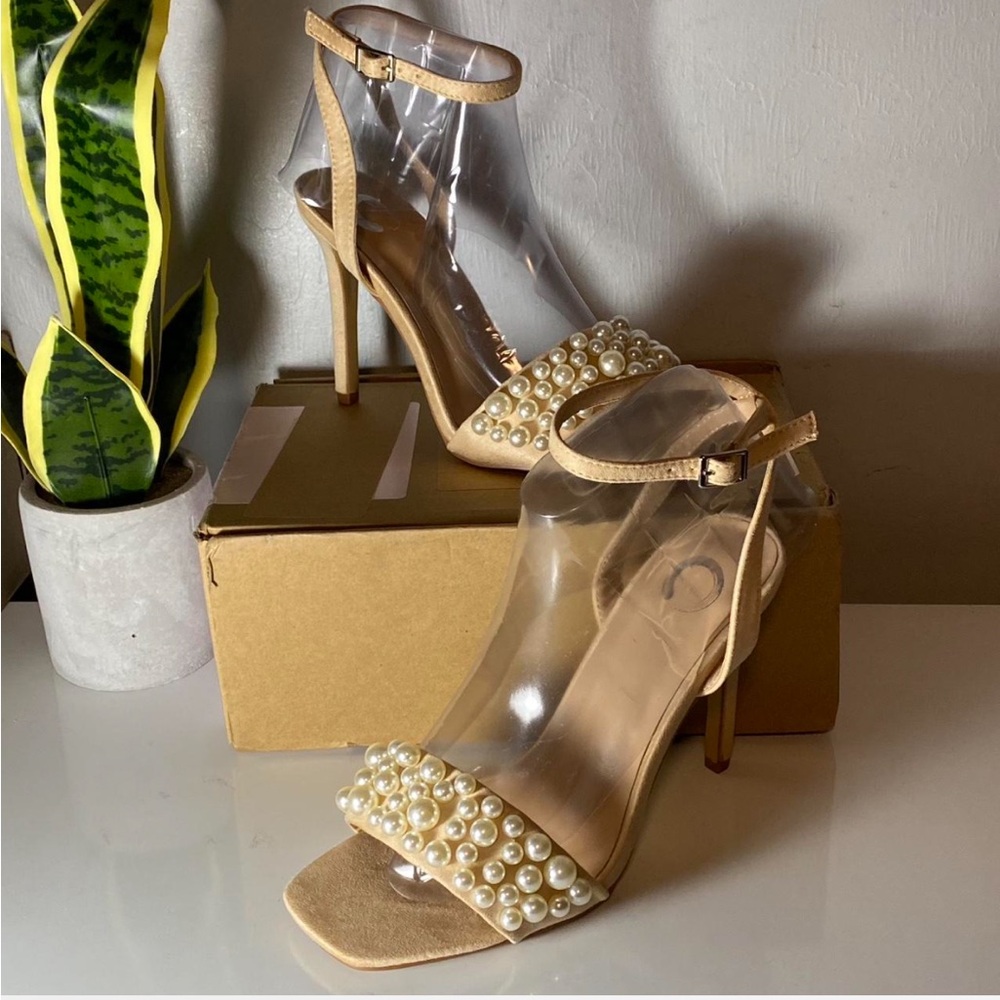 Journee‎ Collection Tan Pearl Heels